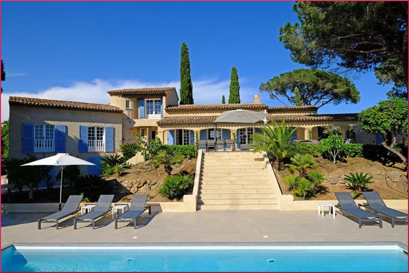 VILLA COLOBIN  Villa met zwembad en privétennisbaan