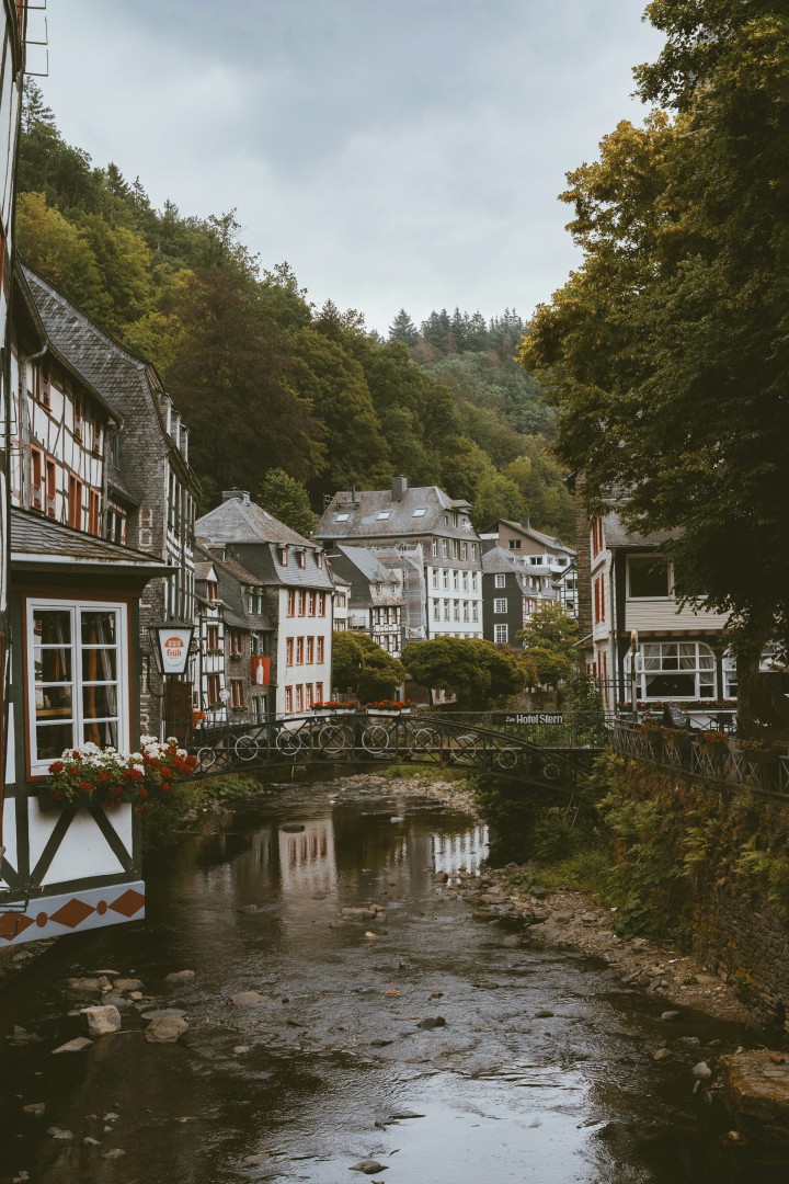 Rivierlandschap in Duitsland tijdens de meivakantie